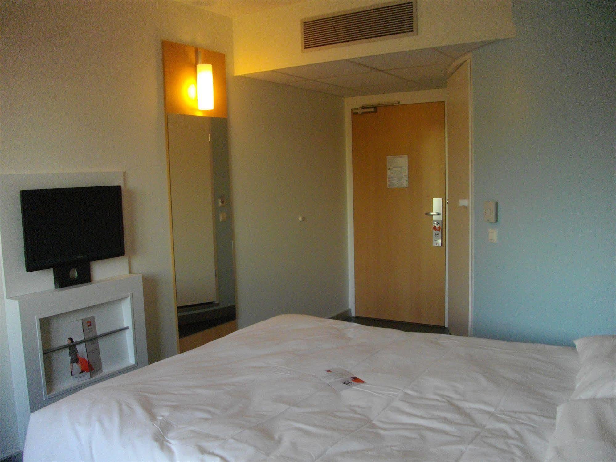 Hotel Ibis Issoire Exterior foto